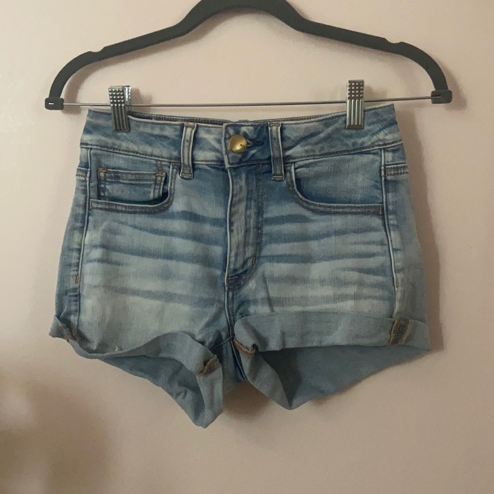 LIGHT WASH DENIM SHORTS - SIZE 2